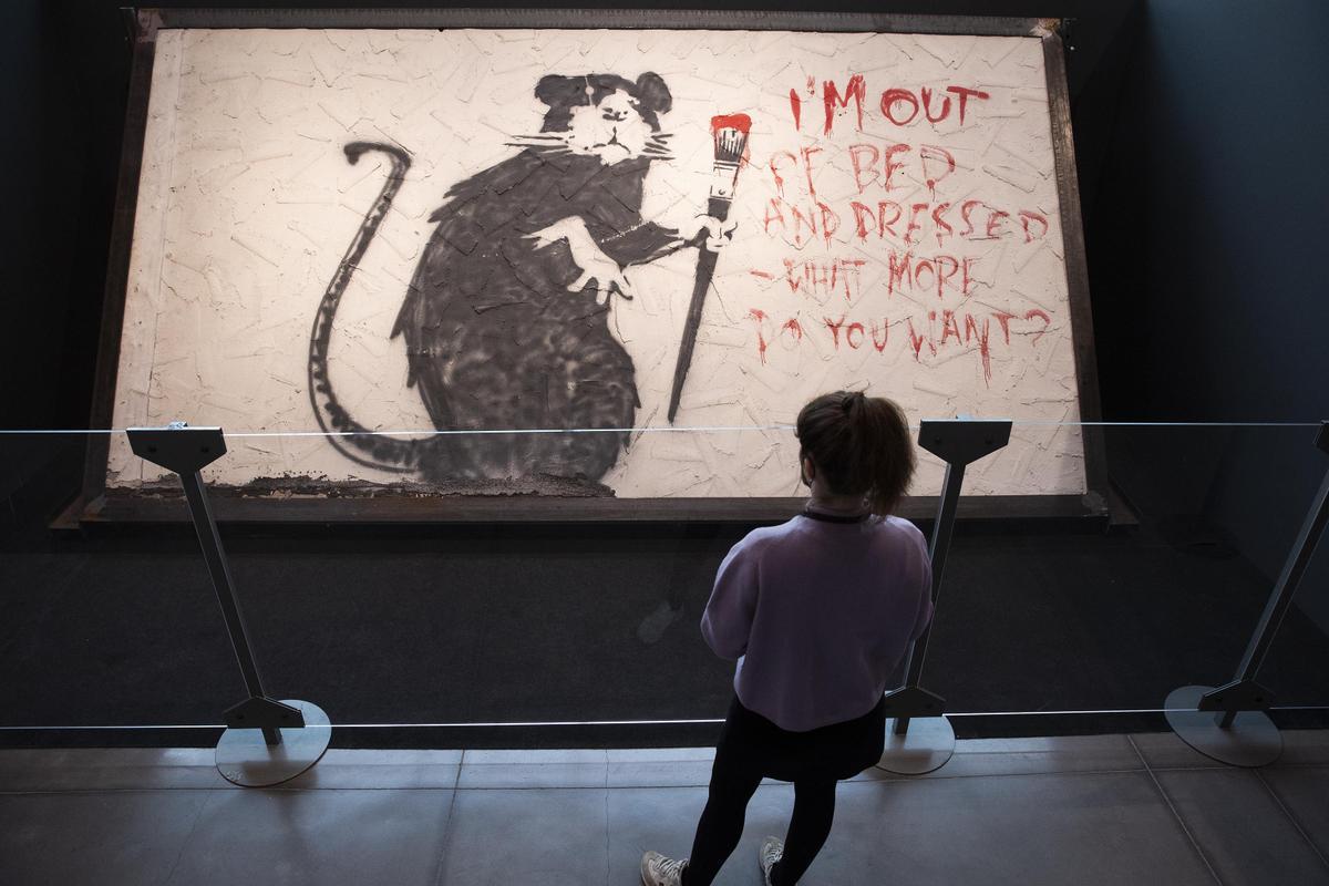 Banksy se infiltra en el Disseny Hub Barcelona