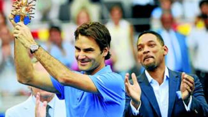 Federer conquista la tierra azul y le quita el número 2 a Nadal