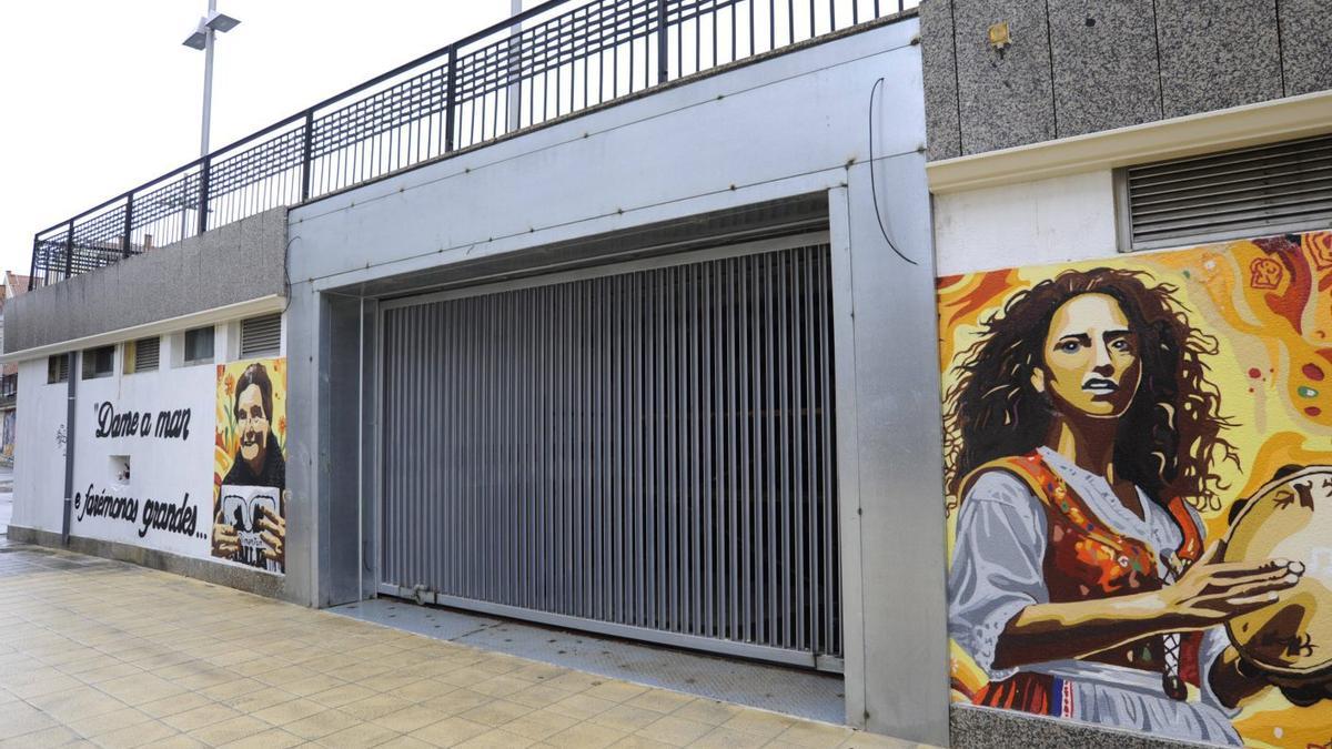 Entrada habilitada para el acceso exclusivo de abonados, por la calle Z.