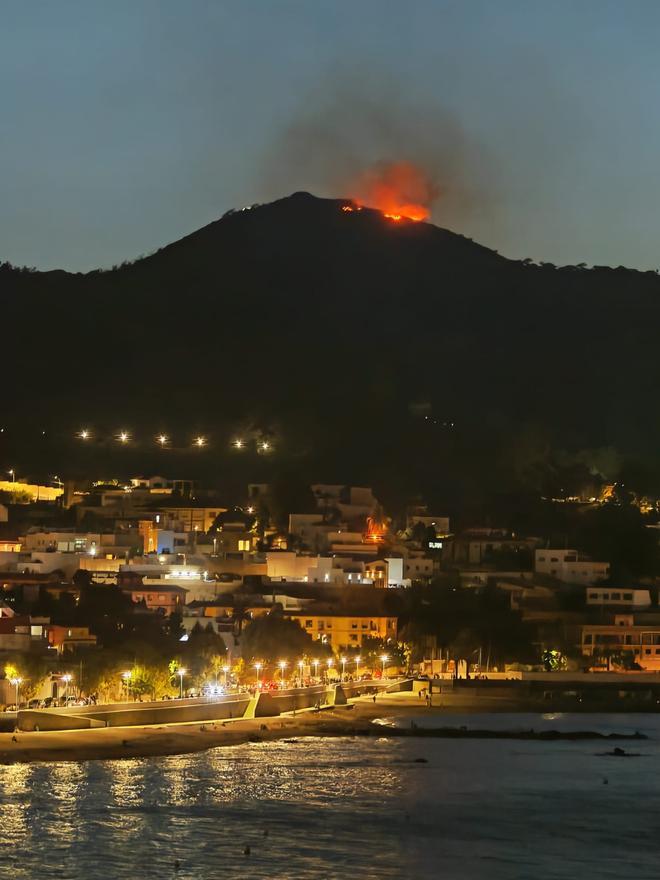 Un incendio afecta al Monte de la Tortuga de Ceuta