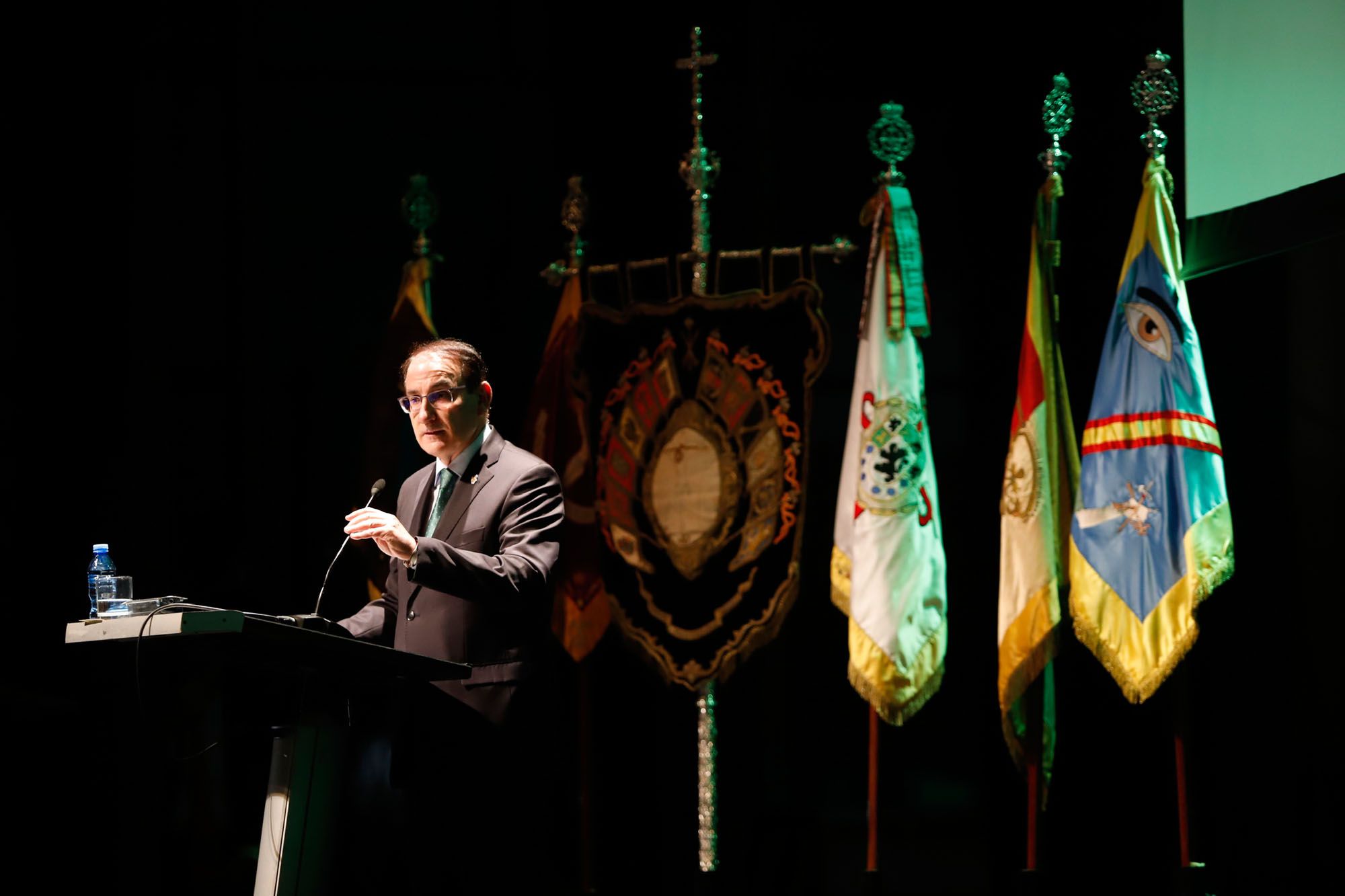 Acto de presentación del cuadro del centenario de la Legión