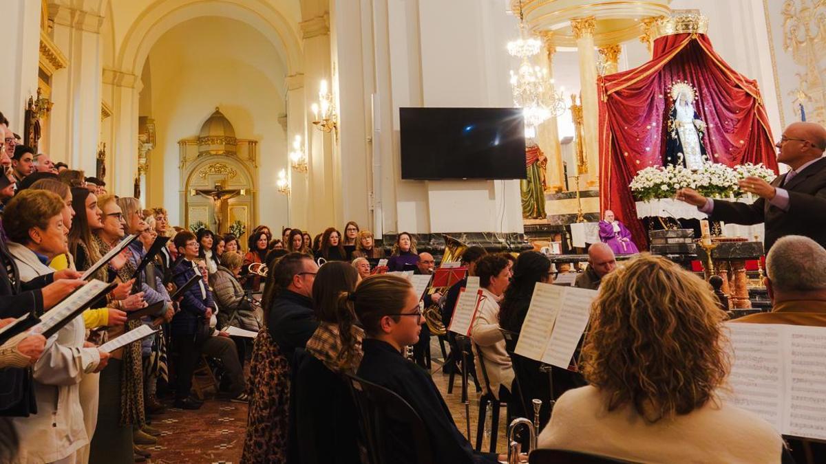 Crevillent canta el Septenario en honor a la Virgen de los Dolores, pórtico de su Semana Santa