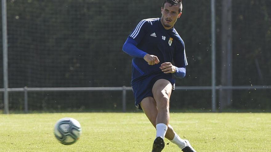 Christian Fernández en un entrenamiento del Oviedo