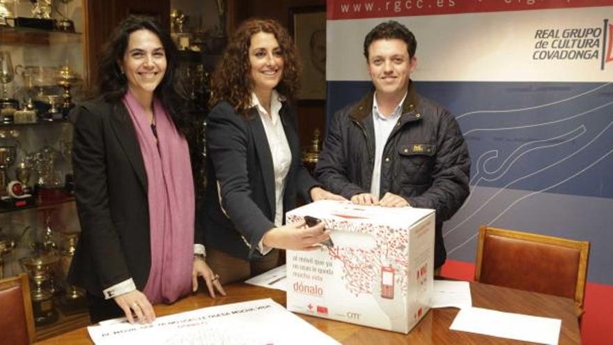 Desde la izquierda, Ana García, Ana Villanueva y Gonzalo Lasa.