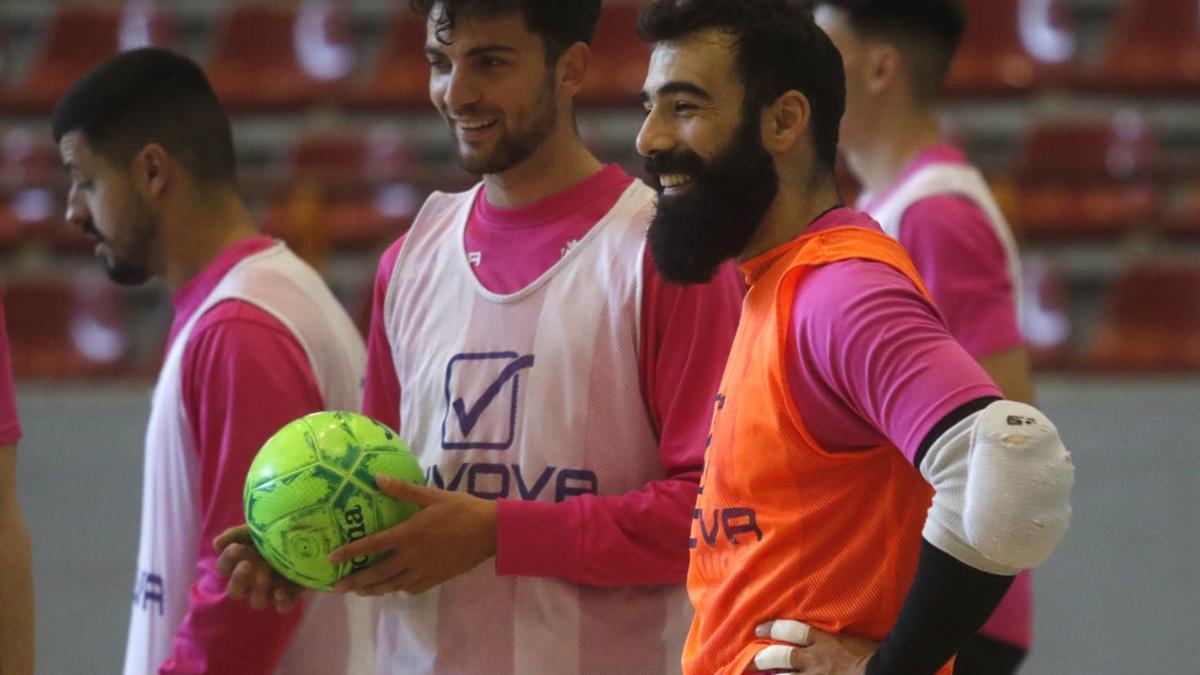 Prieto, a la derecha, durante un entrenamiento.