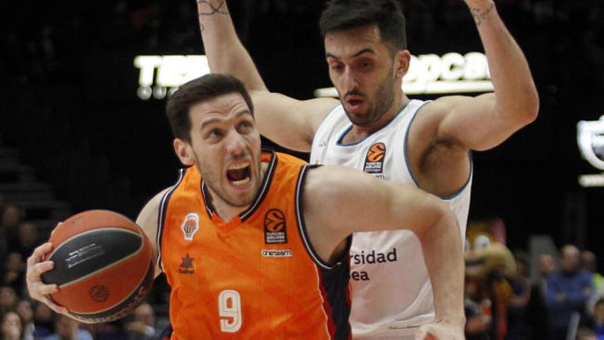 Sam Van Rossom, ante Campazzo.