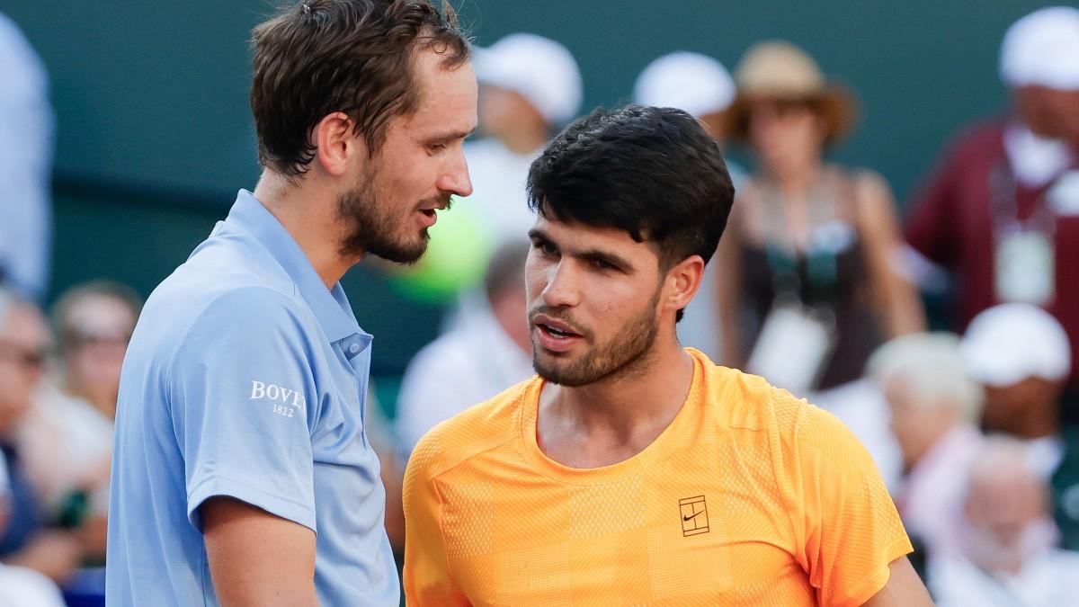 Alcaraz, con Medvedez al final del partido