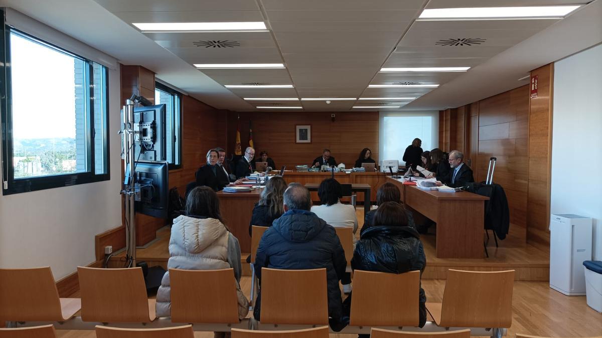 El juicio contra la secta de Vistabella se celebra en la sección primera de la Audiencia Provincial.