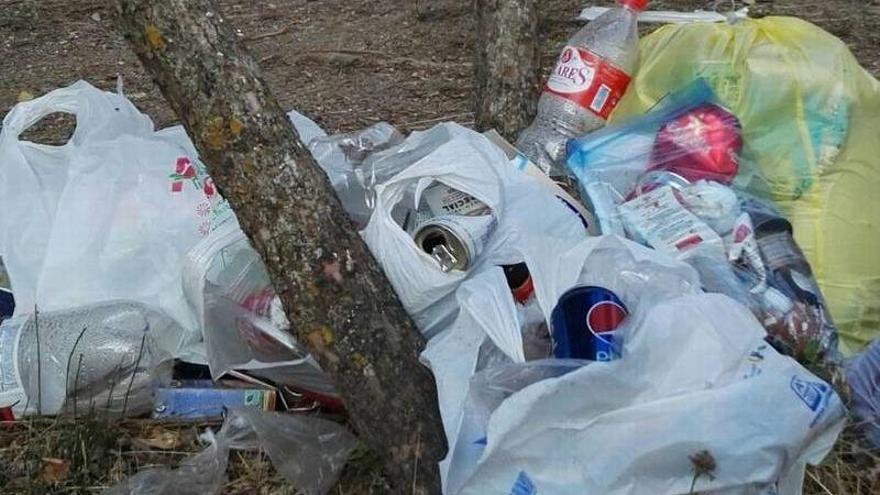 Basura y nula vigiliancia en el salto de Bierge