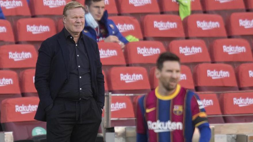 Koeman y Messi, durante un partido en el Camp Nou