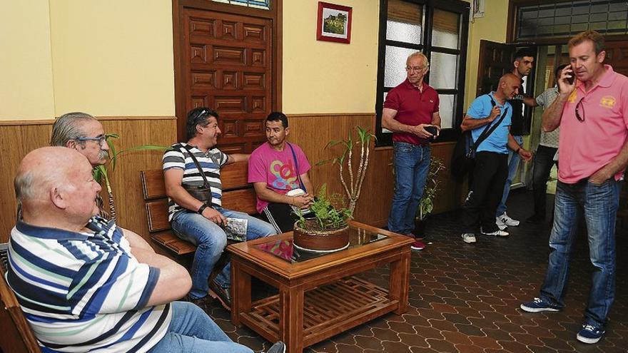 Los feriantes de Plasencia &#039;fuerzan&#039; a Díaz a dejarles entrar antes en el ferial