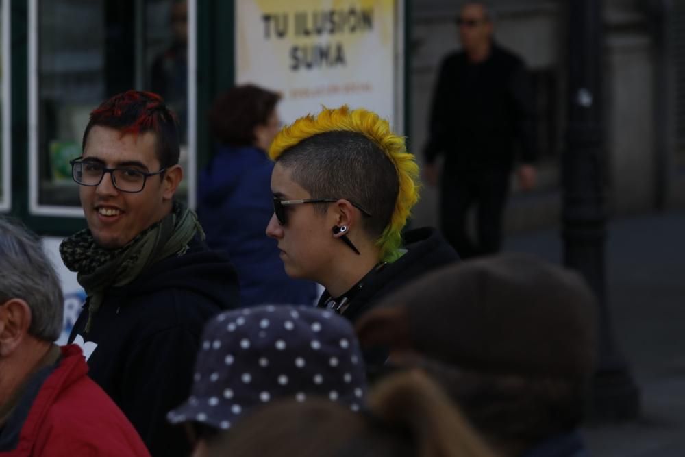 Los sindicatos minoritarios reclaman en Gijón políticas contra la precariedad