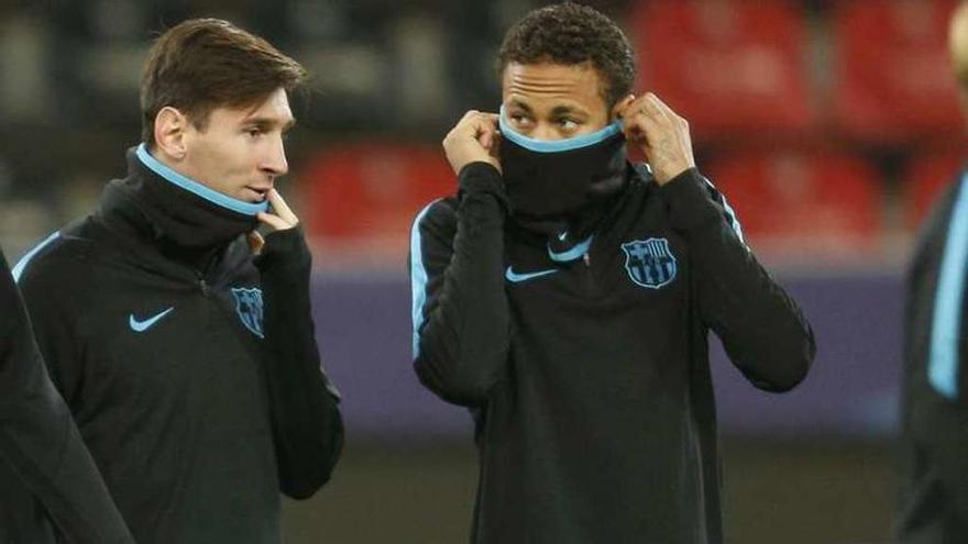 Neymar con Messi en el Bay Arena.