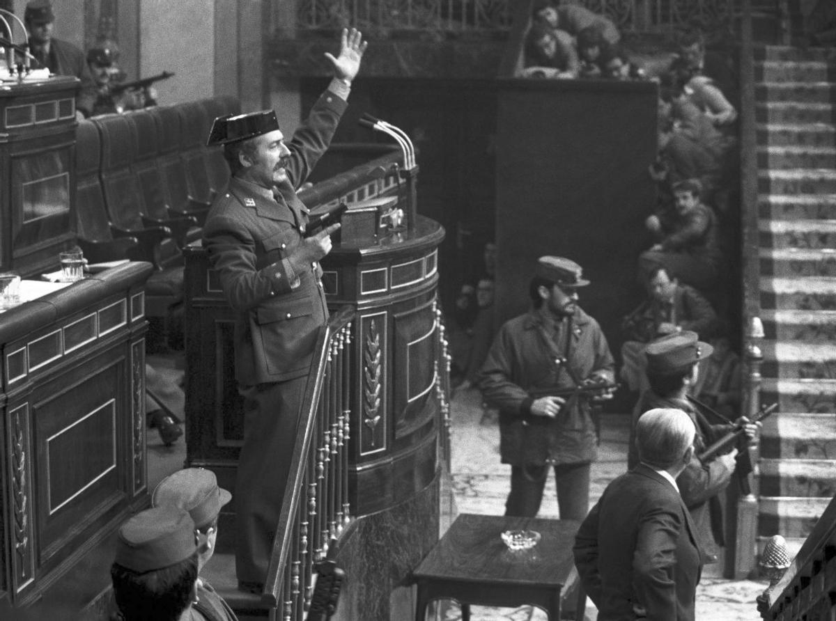 Oberstleutnant Antonio Tejero beim Putschversuch im Abgeordnetenhaus. Er verstarb am Mittwoch (24.2). | F.: EFE