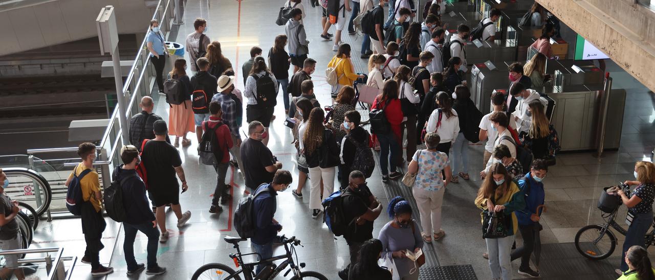 Los pocos trenes que circularon en la línea C6, ninguno durante varias horas, lo hicieron al máximo de capacidad.