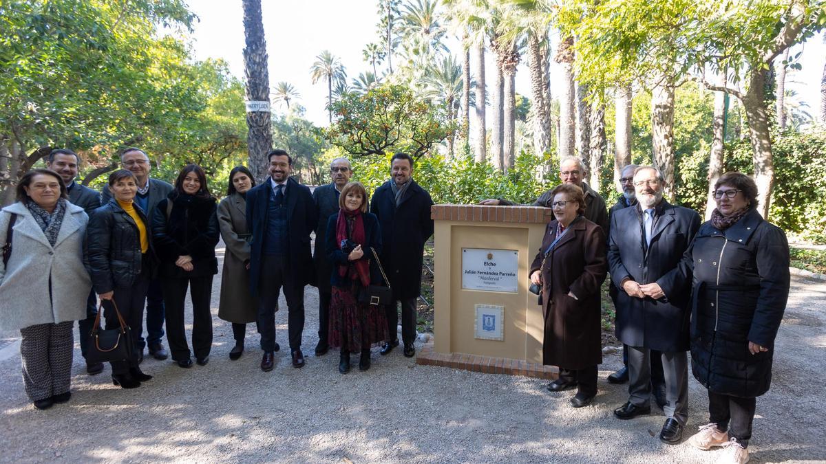 El monolito se ha inaugurado en el huerto de los naranjos, en el Parque Municipal