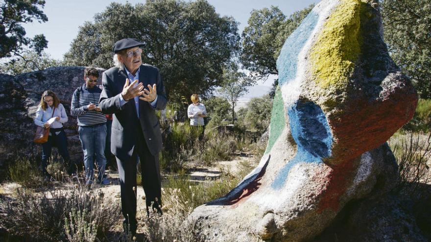 El escultor, durante la inauguración del museo natural.