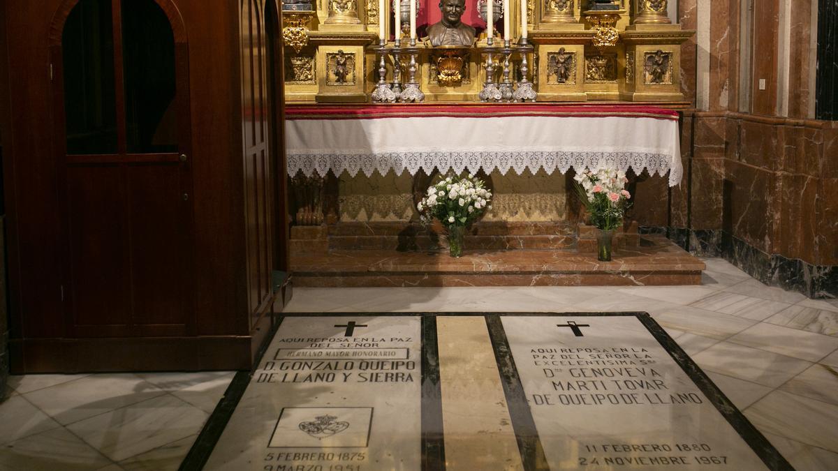 Tumba del general golpista Queipo de Llano en la sevillana basílica de la Macarena.