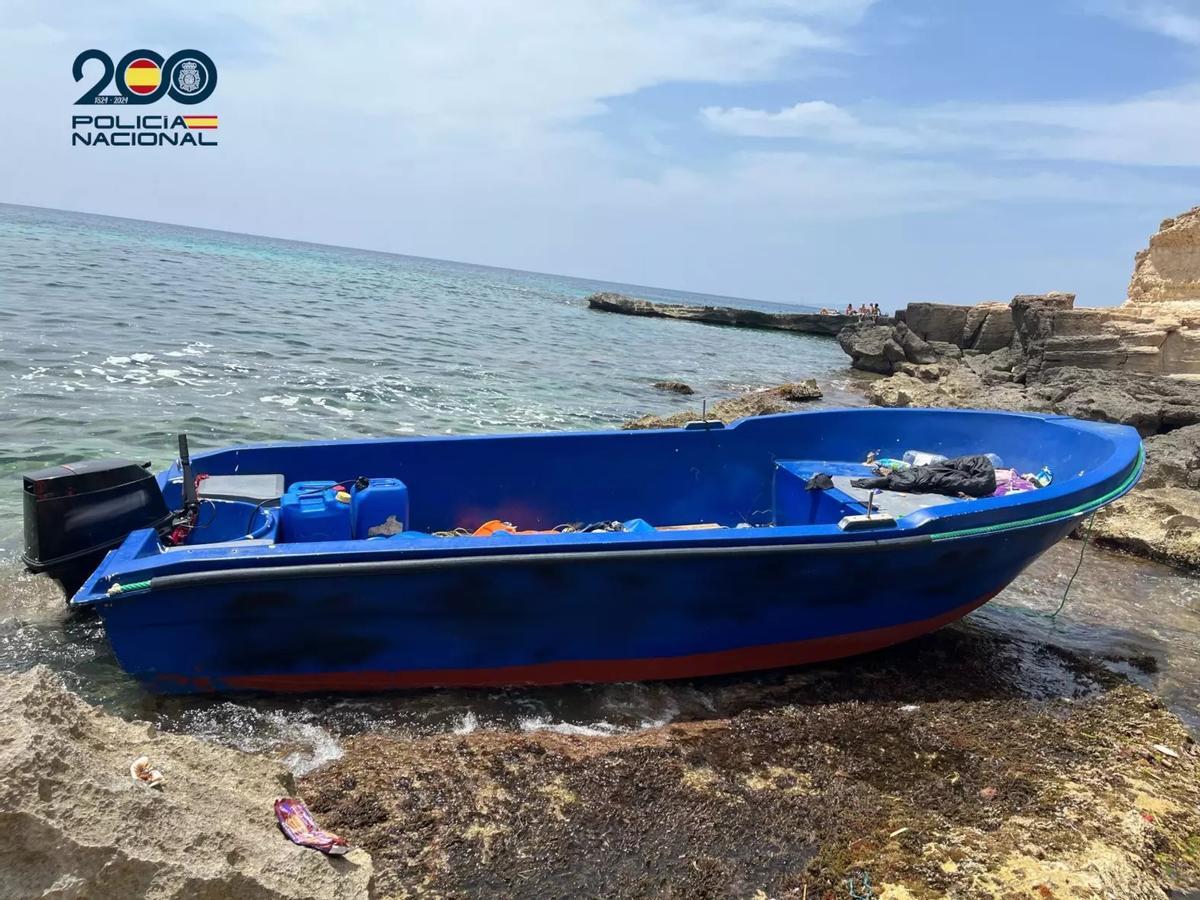 In diesem Boot reisten 22 Menschen drei Tage übers Mittelmeer von Algerien bis nach Mallorca.