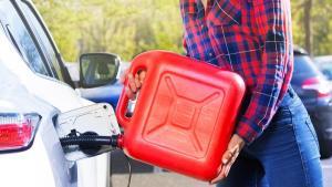 ¿Es ilegal quedarse sin gasolina? La respuesta te salvará de una multa