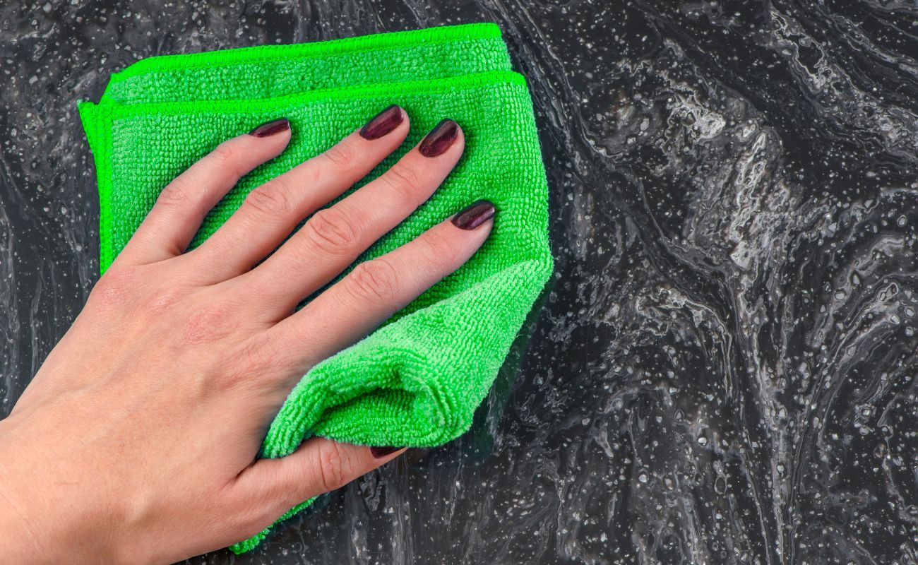 Trucos limpieza: La piedra verde desengrasante con la que dejar el