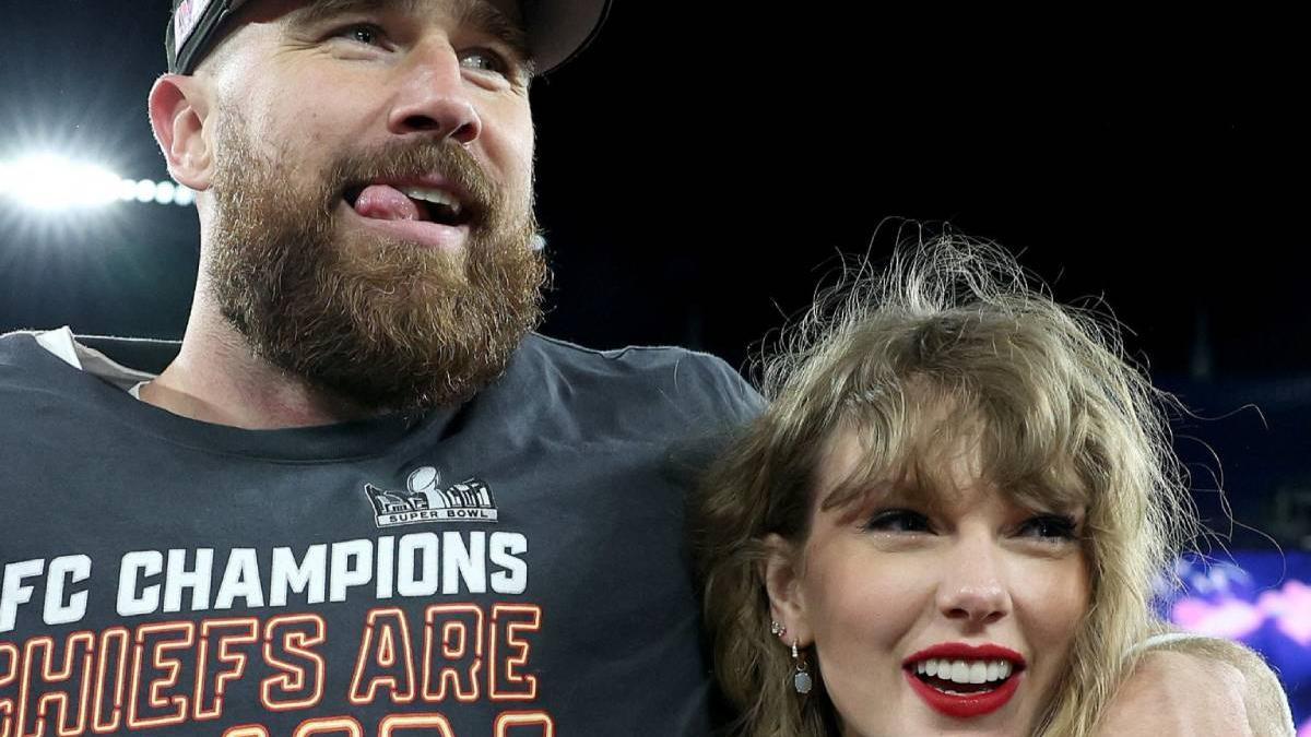 Travis Kelce opina sobre el 'look' de Taylor Swift en los Grammy