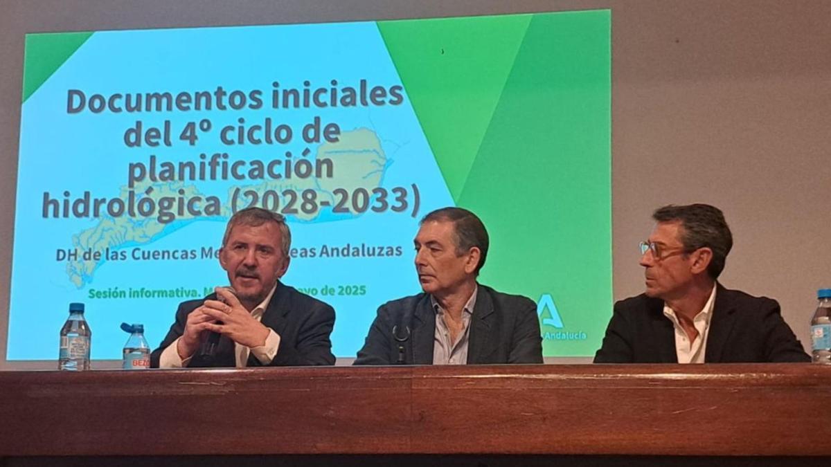 El delegado territorial Fernando Fernández presidió este lunes una primera reunión informativa ante distintos portavoces agrarios.