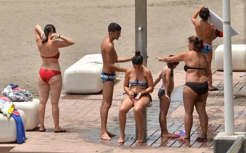 11/07/2018 SAN AGUSTÍN, SAN BARTOLOMÉ DE TIRAJANA. Calor en la playa de Las Burras. SANTI BLANCO  | 11/07/2018 | Fotógrafo: Santi Blanco