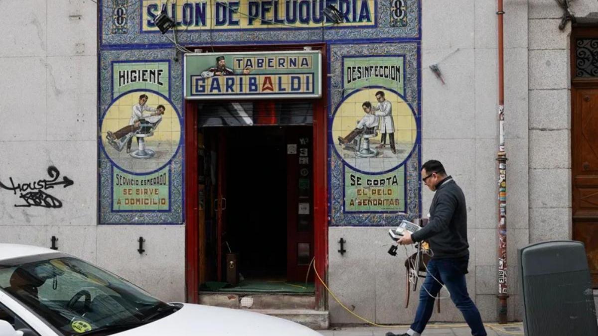 Fachada del nuevo bar de Pablo Iglesias en Madrid