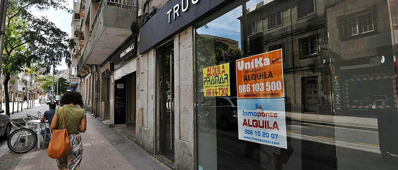 Negocios cerrados en las calles de Pontevedra.