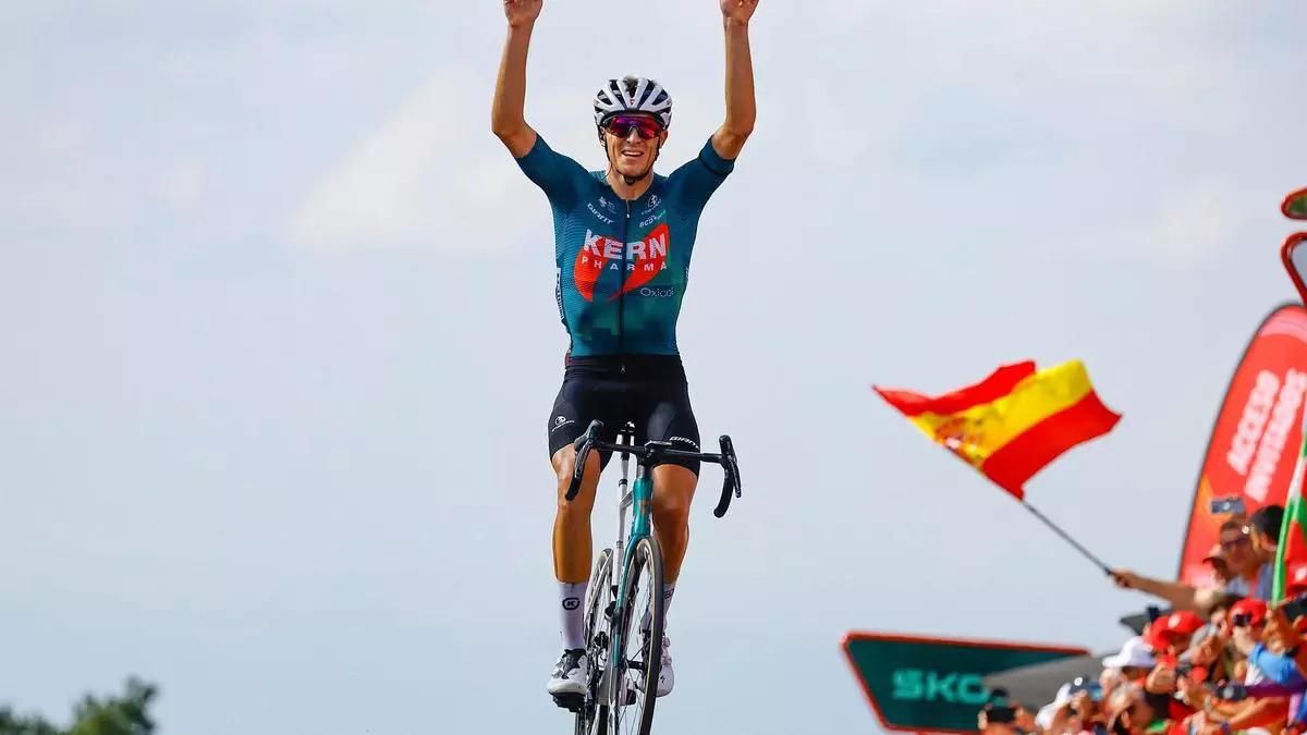 Pablo Castrillo celebra su victoria en la etapa 12 de la Vuelta a España