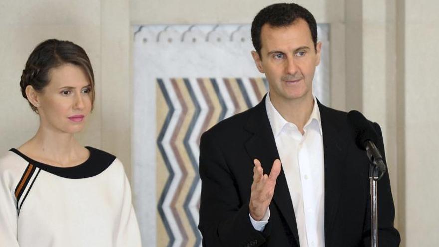 Al Asad, junto a su esposa Asma.