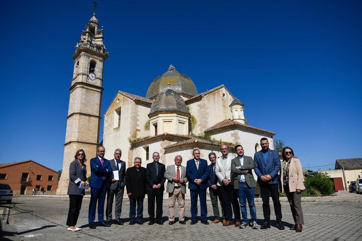 Visita de las autoridades a la iglesia de Molacillos