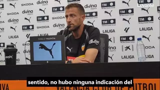 Óscar Sánchez en la primera rueda de prensa al frente del Valencia CF