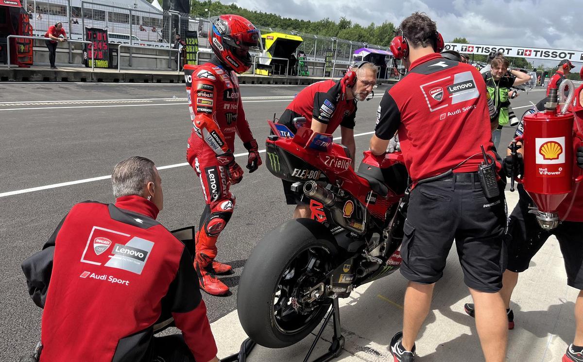 Marc Márquez tuvo que estar pendiente toda la sesión de hoy, en Brno, de los problemas que sufrieron sus motos.u