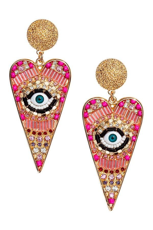 Long earrings: pasión extravagante