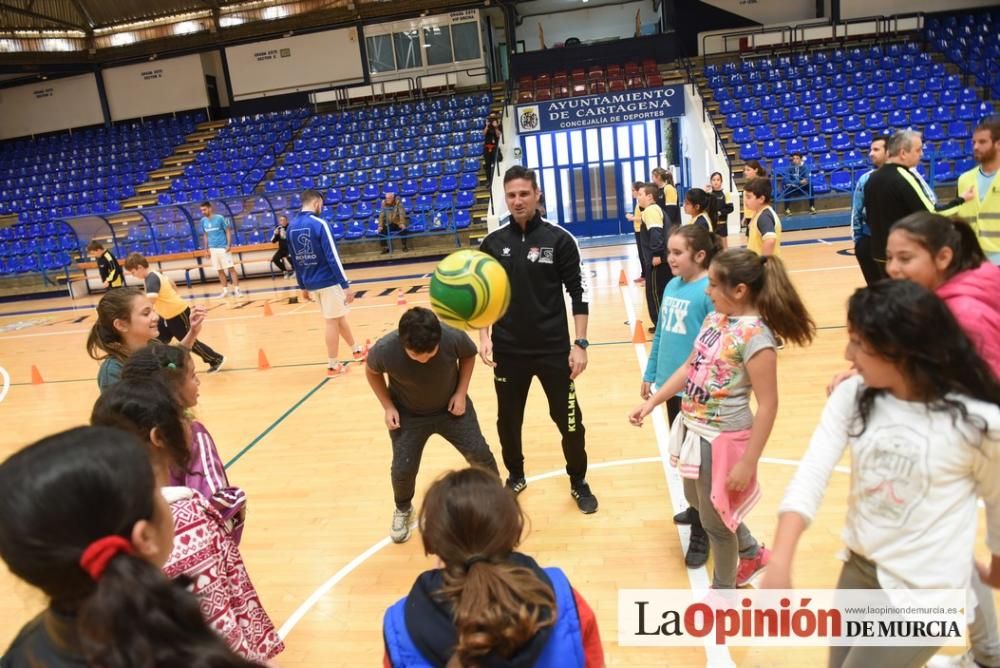 Encuentro de escolares con los jugadores del Plást