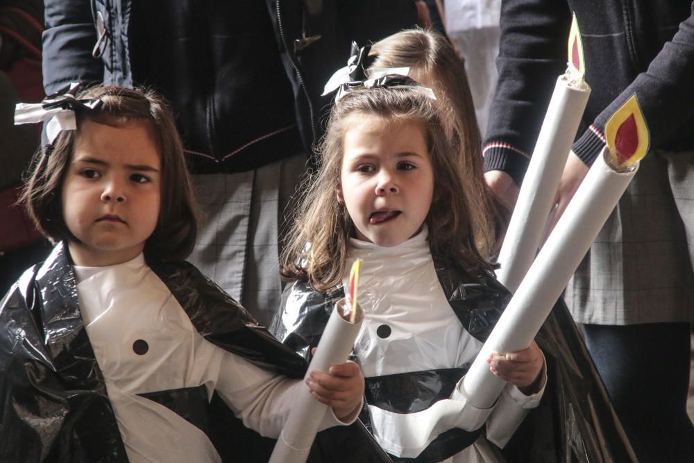 Los más pequeños celebran el Viernes de Dolores en Orihuela