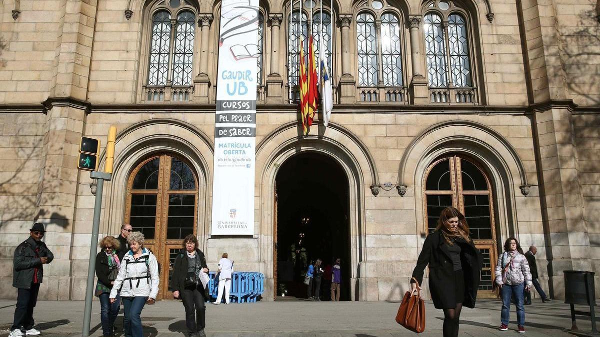 Imatge d'arxiu de la façana de l'edifici històric de la Universitat de Barcelona