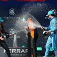 Max Verstappen y Charles Leclerc bañan en champagne al vencedor de Miami, Lando Norris