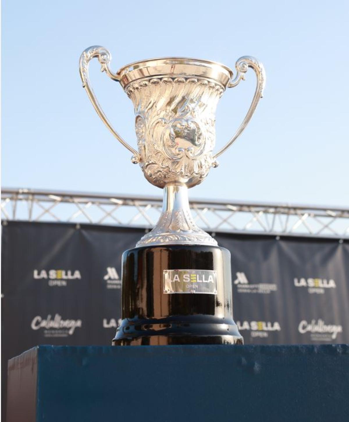 Más de una docena de golfistas españolas, encabezadas por Ana Peláez y Carmen Alonso, aspiran a levantar el trofeo de campeona.