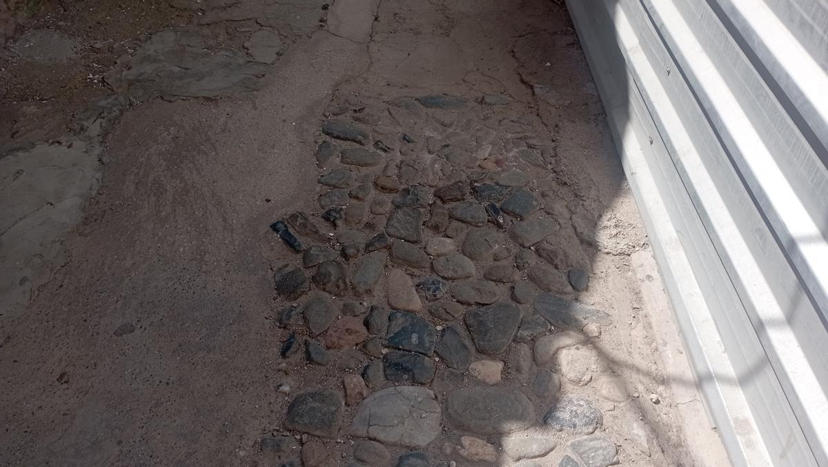 Piedras de pavimento en El Bulto.