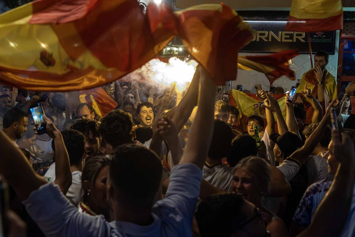 La alegría española y la tristeza francesa: así vivieron sus aficiones el partido decisivo en el centro de Alicante