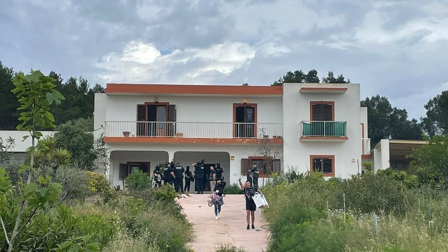 Desalojada la casa okupada propiedad del Ayuntamiento de Sant Antoni