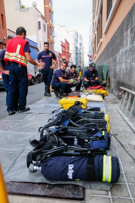 Efectivos de los Bomberos de Las Palmas de Gran ...