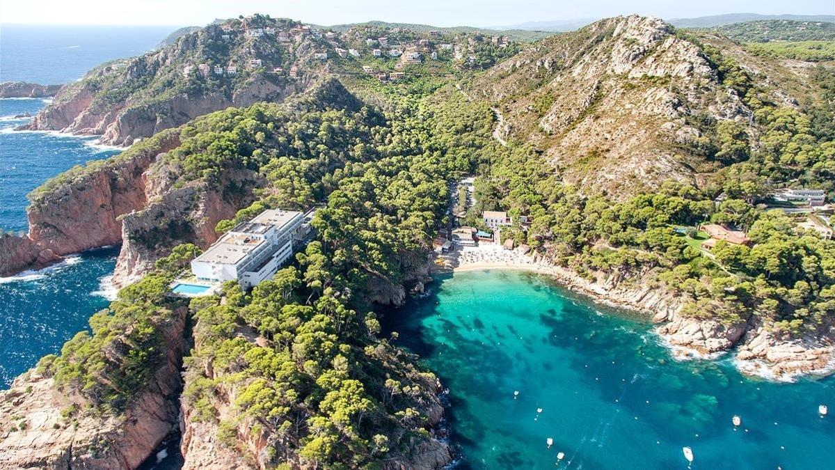 Cala Aiguablava en Begur a vista de pájaro.