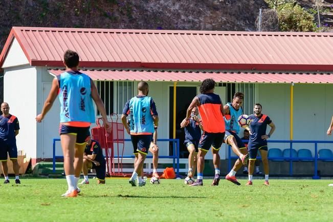 Entrenamiento UD Las Palmas en Barranco Seco ...