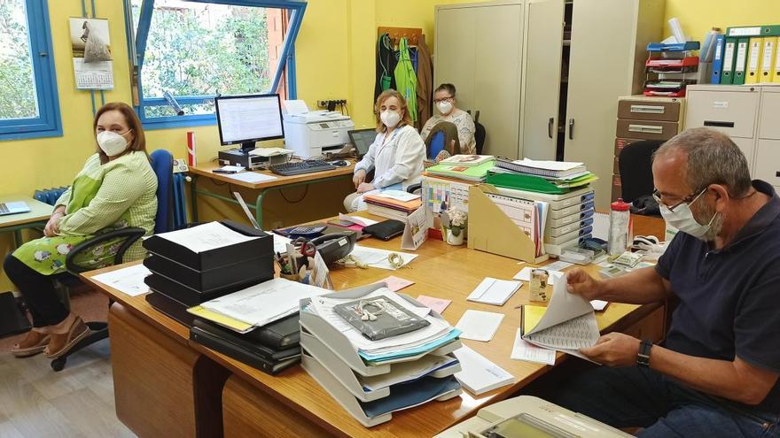 Personal de un colegio en su vuelta a las aulas.