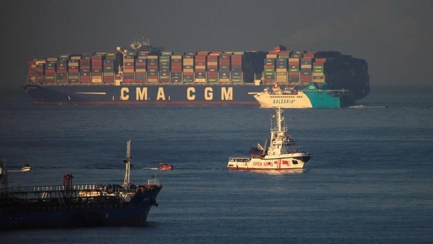 El barco de Open Arms llega a la bahía de Algeciras