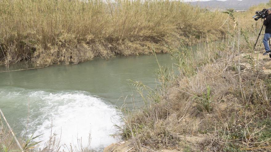 Pozo de sequía de El Viso en el Sinclinal de Calasparra en el momento de extraer el agua.